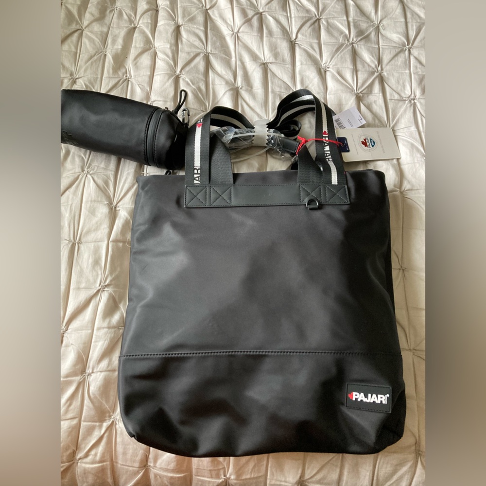 *BNWT* Pajar tote bag with bonus storage pouch